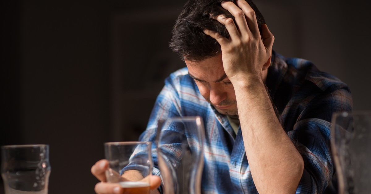 Od marca alkoholik dostanie niemal 2000 zł za skutki picia. Od marca nowe stawki świadczeń [LISTA]