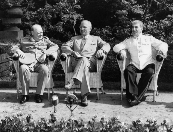 Ćerćil, Truman, Staljin (s leva na desno)