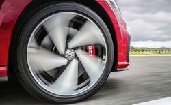 Volkswagen Golf 8. generacji z innowacyjnym napędem. Niemiecki koncern zdradza szczegóły rewolucji