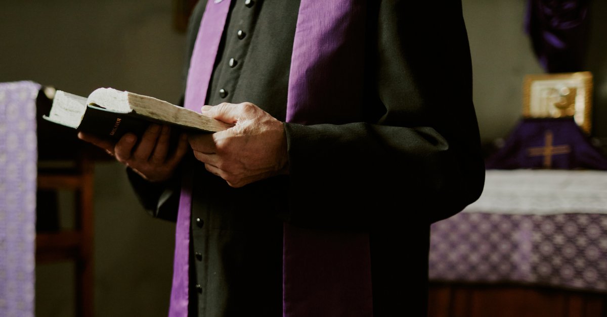 Jak Kościół pomógł Karolowi Nawrockiemu. "Z księdzem można wszystko" [WYWIAD]