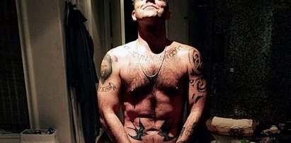 Robbie Williams nago. Tak uczcił urodziny