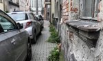 Pracownicy biur zajmują nam parking