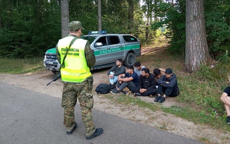 24-latek wiózł 6 imigrantów Mazdą