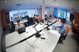 Do 2035. NESTAĆE OVIH 10 ZANIMANJA, ljude zamenjuje veštačka inteligencija: Pogledajte da li je VAŠ POSAO na spisku ugroženih