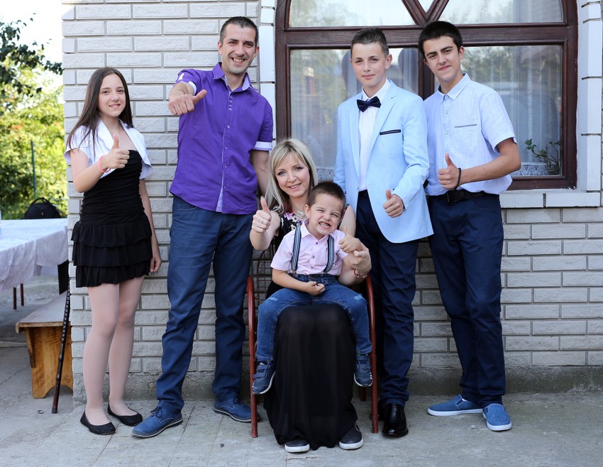 Ponosna porodica Đurić