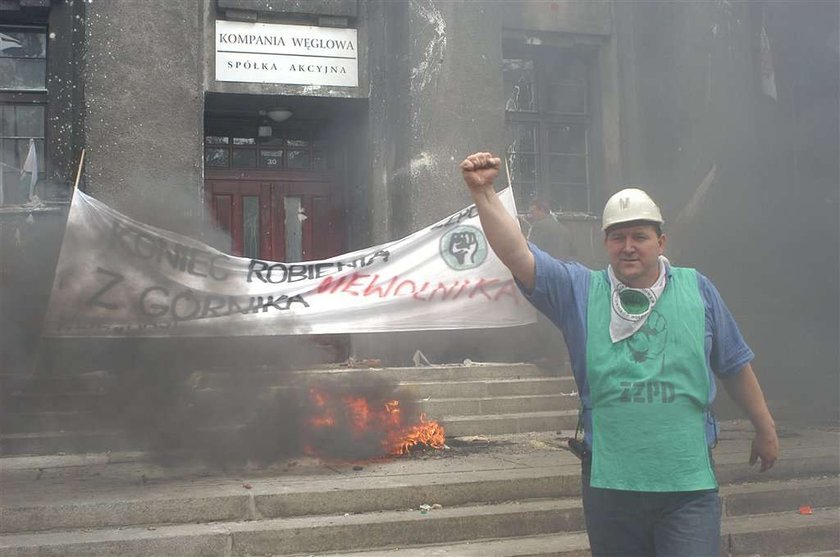 Opony płoną na demonstracjach