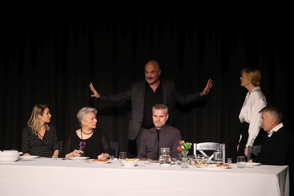 HUMANOST ŽIVI NA DORĆOLU Predstave "Zajedno" i "Crveni šešir" za kraj marta: Ulaznica je SMS 222 na 3800 za lečenje Darije Tašković