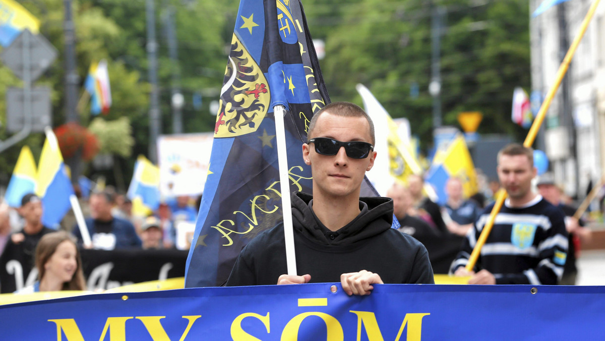 - To jest niezrozumienie Śląs­ka. Czego tu się bać? Mimo że Ślązacy są tak liczną grupą, to przecież na Śląsku są już mniejszością - tak o rzekomych tendencjach separatystycznych na Śląsku mówi Pejter Długosz. - Władza najwyraźniej próbuje wykreować wewnętrznego wroga, aby w razie niepowodzeń w sprawowaniu rządów móc odciągnąć uwagę opinii publicznej od faktycznych problemów i rozpocząć polowanie na czarownice. Niestety, widzę to jako długofalowe działanie nakierowane na stworzenie mitu ciągłego zagrożenia. A Ślązacy, jednak podświadomie uważani za społeczność niepolską, doskonale się nacjonalistycznym politykom do takich działań nadają - dodaje działacz społeczny.