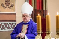  Arcybiskup senior archidiecezji wrocławskiej Marian Gołębiewski  