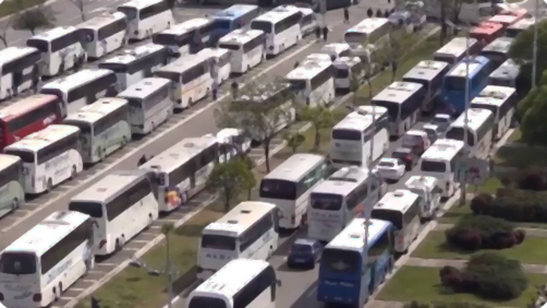 Snimak marša autobusa ka Budućnosti Srbije - Srbija u 26 sekundi