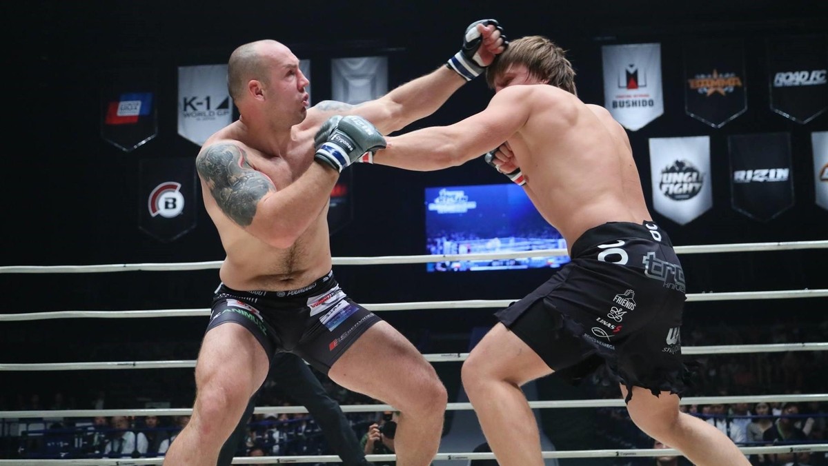 Szymon Bajor 29 grudnia walczy w Saitamie w ćwierćfinale turnieju RIZIN Fighting Federation bez podziału na kategorie wagowe. Zwycięstwo da mu udział w sylwestrowych finałach, gdzie może m.in. zmierzyć się z legendarnym Mirko "Cro Copem" Filipoviciem. Bajor jest wysłannikiem KSW i czwartym reprezentantem Polski na gali MMA w Japonii po Pawle Nastuli, Mamedzie Chalidowie i Kamilu Łebkowskim.