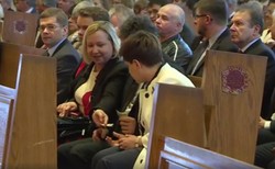 O krok od wpadki. Konsul uratowała premier Szydło w kościele [WIDEO]