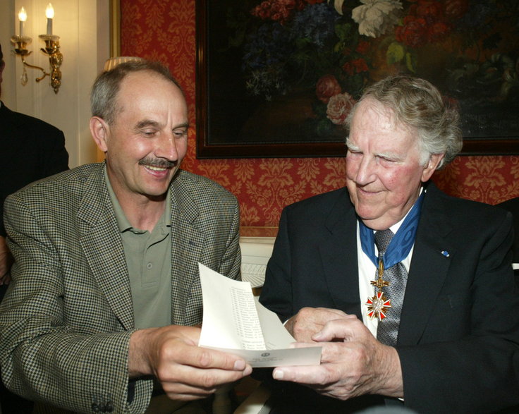 Leszek Cichy i Edmund Hillary podczas wizyty Nowozelandczyka w Polsce (2004 r.)