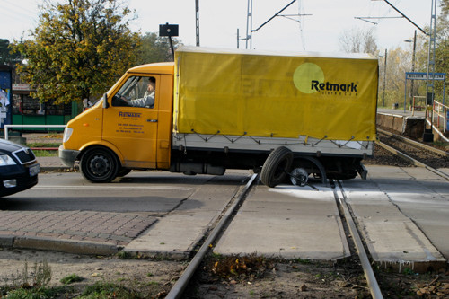 Bezpieczeństwo na przejazdach kolejowych. Z lokomotywą nie masz szans!