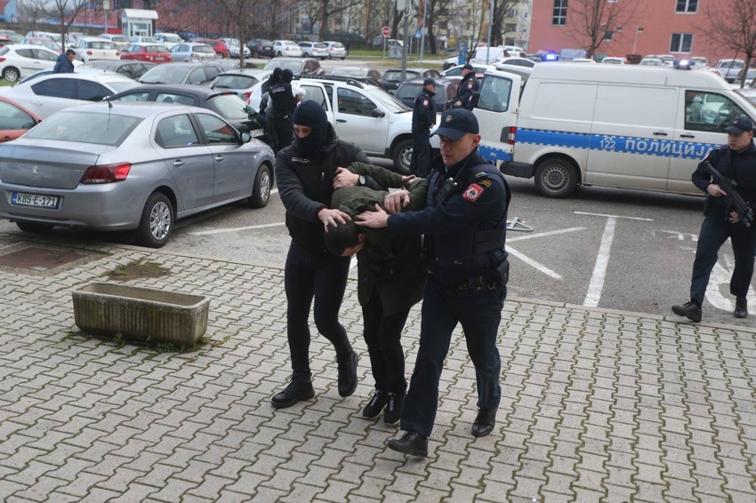 Akcija Kodeks, privođenje dilera