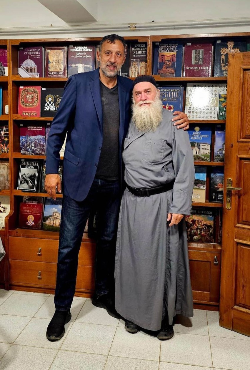 Vlade Divac na Hilandaru