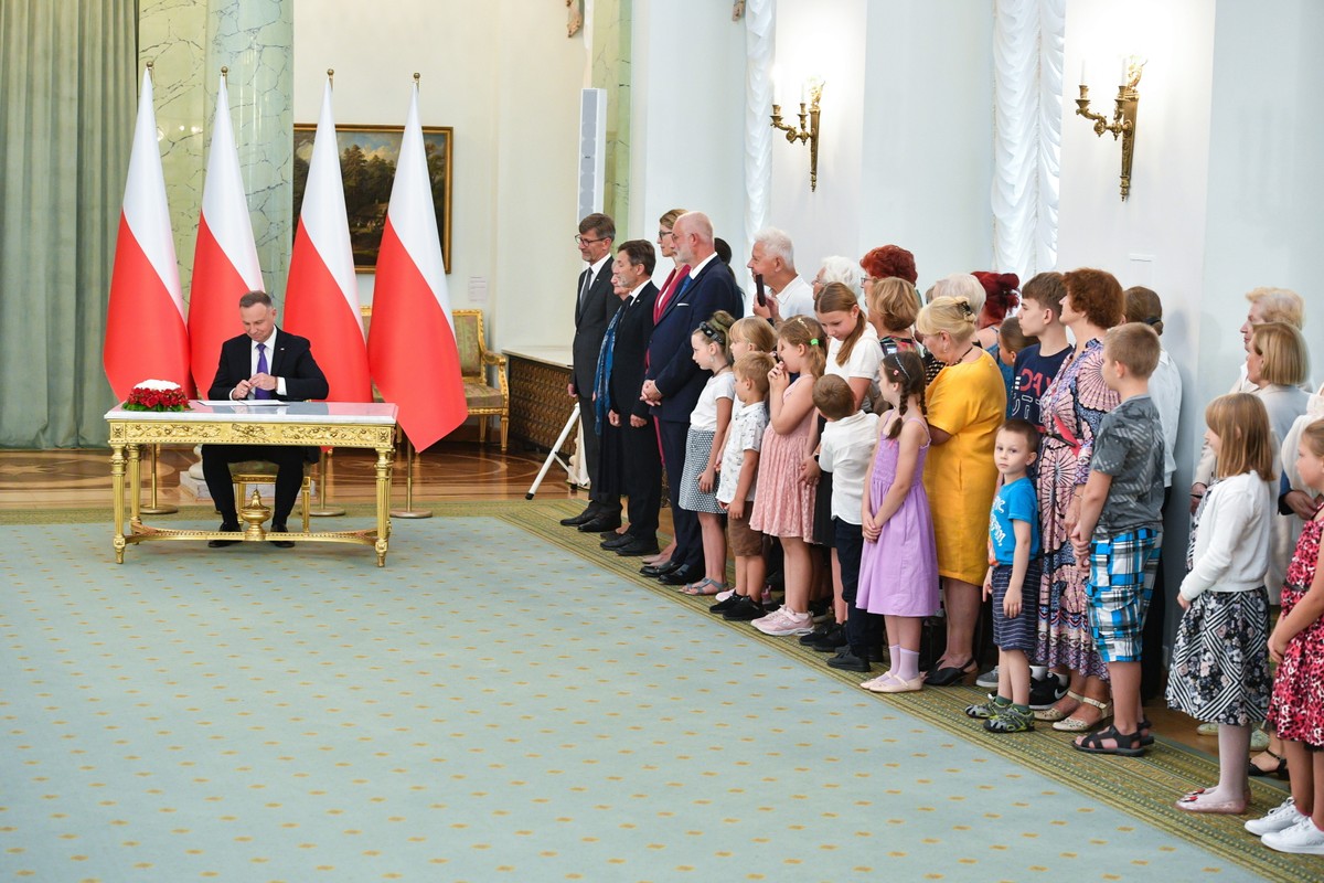 Prezydent podpisał ustawę o bezpłatnych lekach dla dzieci do lat 18 i dla seniorów powyżej 65 lat