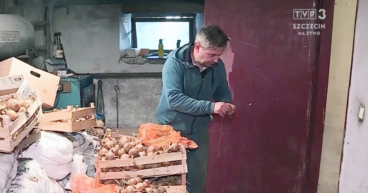 Zbierał po polach ziemniaki i cebulę, by ratować córkę. Jeden wpis odmienił los pana Sebastiana i Julki