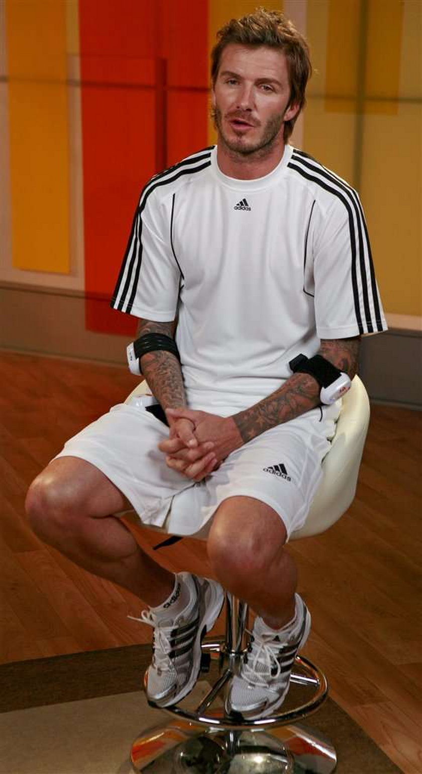 Szok! David Beckham depiluje nogi!