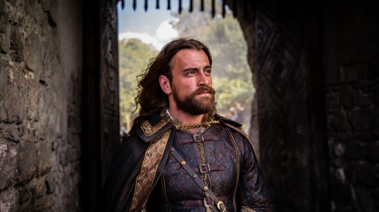 Hunyadi sorozatkritika: Ha a Trónok harcában elfogadjuk a brutalitást és a meztelenséget, akkor a saját történelmünkben miért botránkozunk meg rajta?