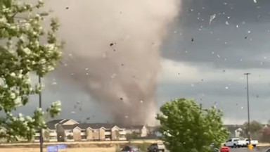 Tornado rozrywało domy na strzępy w Kansas. Mieszkańcy przerażeni [NAGRANIA]