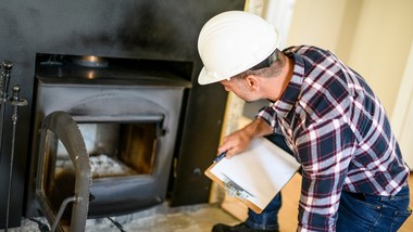 macie w domu kominek? w styczniu ruszają kontrole, bo obowiązują nowe