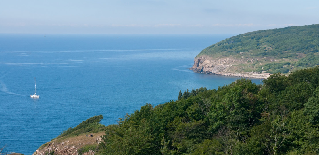 Bornholm, widok z klifu przy zamku Hammershus