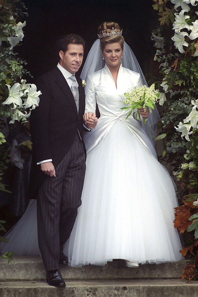 Suknie ślubne w brytyjskiej rodzinie królewskiej: ślub Sereny Stanhope i Davida Armstronga-Jonesa w 1993 r.