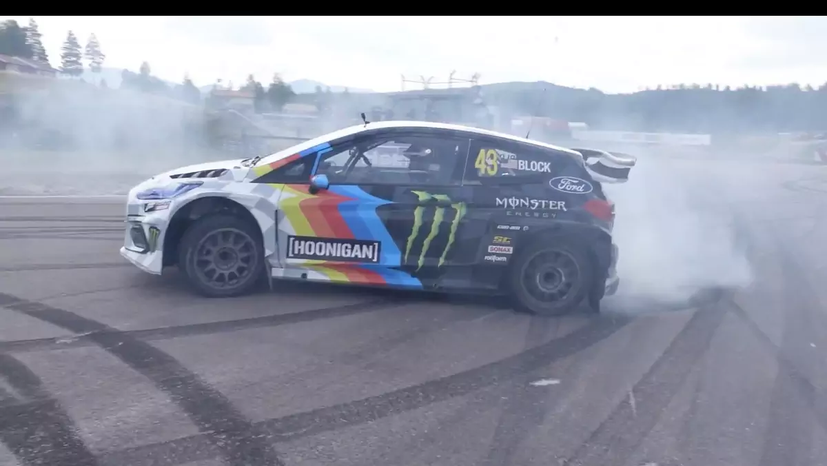 Ken Block testuje elektrycznego Forda Fiestę ERX