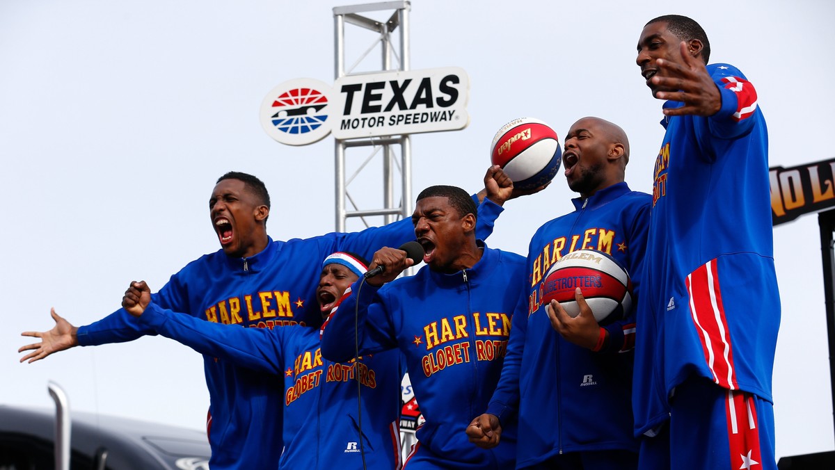 Ekipa Harlem Globetrotters zamieściła na swoim oficjalnym kanale w serwisie YouTube świetne wideo. Ten wyjątkowy filmik stworzono z okazji 90-lecia zespołu.