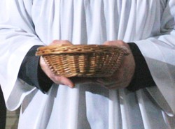 Tyle trzeba dać księdzu za "co łaska"