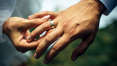 Nowy trend: pierścionki zaręczynowe dla mężczyzn