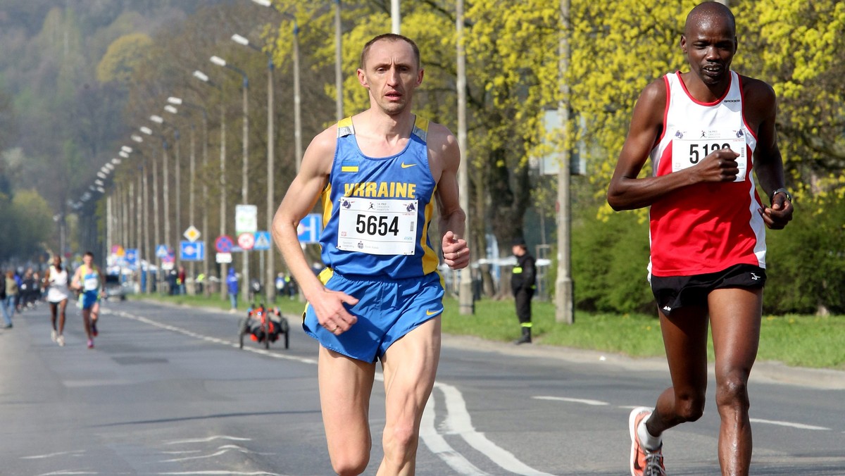 Ukrainiec Taras Salo (2:17.03) oraz Kenijka Hellen Jepkosgei Kimutai (2:43.04) zwyciężyli w 14. PKO Cracovia Maraton. Najlepsi z Polaków - siódmy Andrzej Lachowski (AZS AWF Kraków) i piąta wśród kobiet Mariola Sojda (CKS Budowlani Częstochowa).