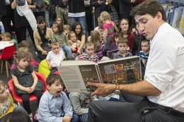 10 książek, które zdaniem Justina Trudeau powinien przeczytać każdy