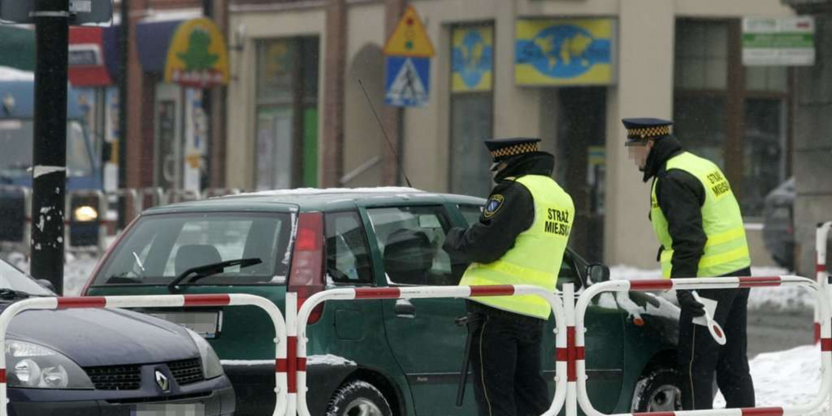 Zabierzcie strażnikom dajcie policji