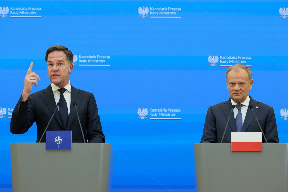 Warszawa, 26.03.2025. Premier Donald Tusk (P) oraz sekretarz generalny NATO Mark Rutte (L) podczas konferencji prasowej po spotkaniu w siedzibie Kancelarii Prezesa Rady Ministrów w Warszawie, 26 bm. (jm) PAP/Paweł Supernak