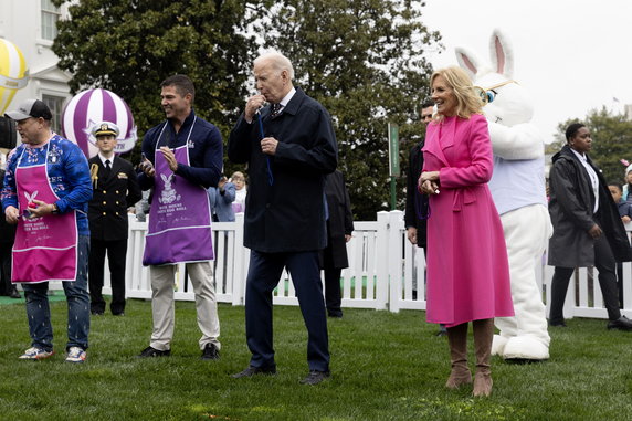 Zawody toczenia jajek w ogrodzie Białego Domu z udziałem Joego Bidena