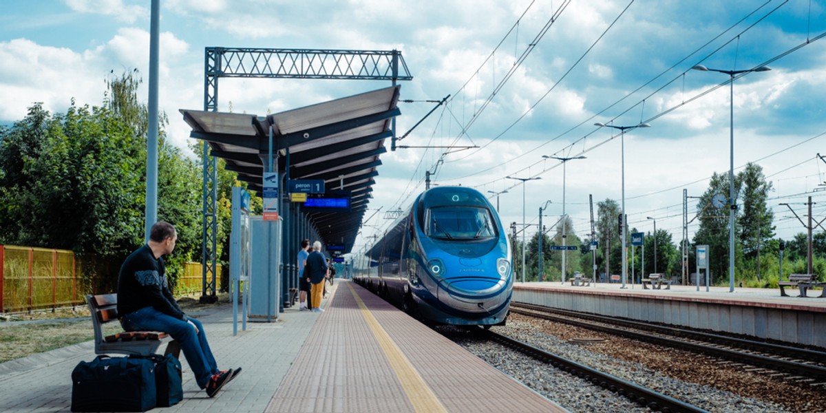 Od 1 września średnia miesięczna podwyżka wyniesie 250 zł na zatrudnionego w PKP Intercity.