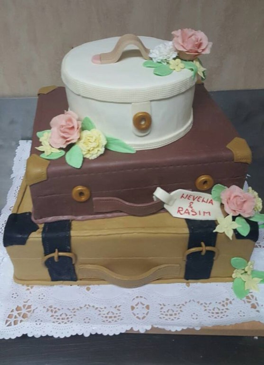 Venčanje i mladenačka torta su propraćeni folklornim ansamblom i višečasovnim izvođenjem trubačkog orkestra