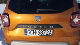 dacia duster 1.5 dci za 25 000 zł, mercedes za pół ceny. skarbówka czyści magazyny w marcu