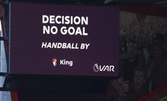 VAR szwankuje na Wyspach. Dwa niesłuszne karne i jeden niepodyktowany