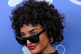 Glumica prošetala crvenim tepihom ZAKOPČANA DO GRLA, ALI U PROVIDNOJ HALJINI i neka je kad ima OVAKVO TELO DA POKAŽE