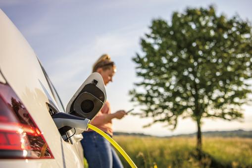 Ładowanie samochodu elektrycznego