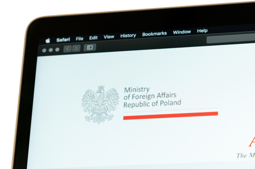 Polskie MSZ w oświadczeniu wydanym w piątek podkreślił, że "Polska z niepokojem odnotowuje wypowiedzi strony izraelskiej, dotyczące nowelizacji kodeksu postępowania administracyjnego".