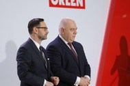 Prezes zarządu PKN ORLEN Daniel Obajtek i wicepremier, minister aktywów państwowych Jacek Sasin.