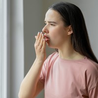 Szájszag, krákogás, torokkaparás: garatcsorgás is okozhatja