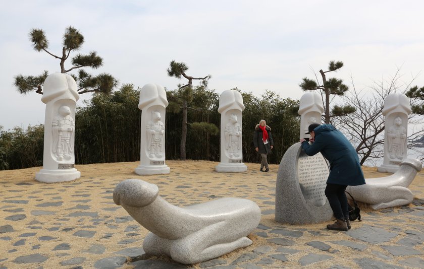 Sinnim, Korea. Park penisów przyciąga tłumy