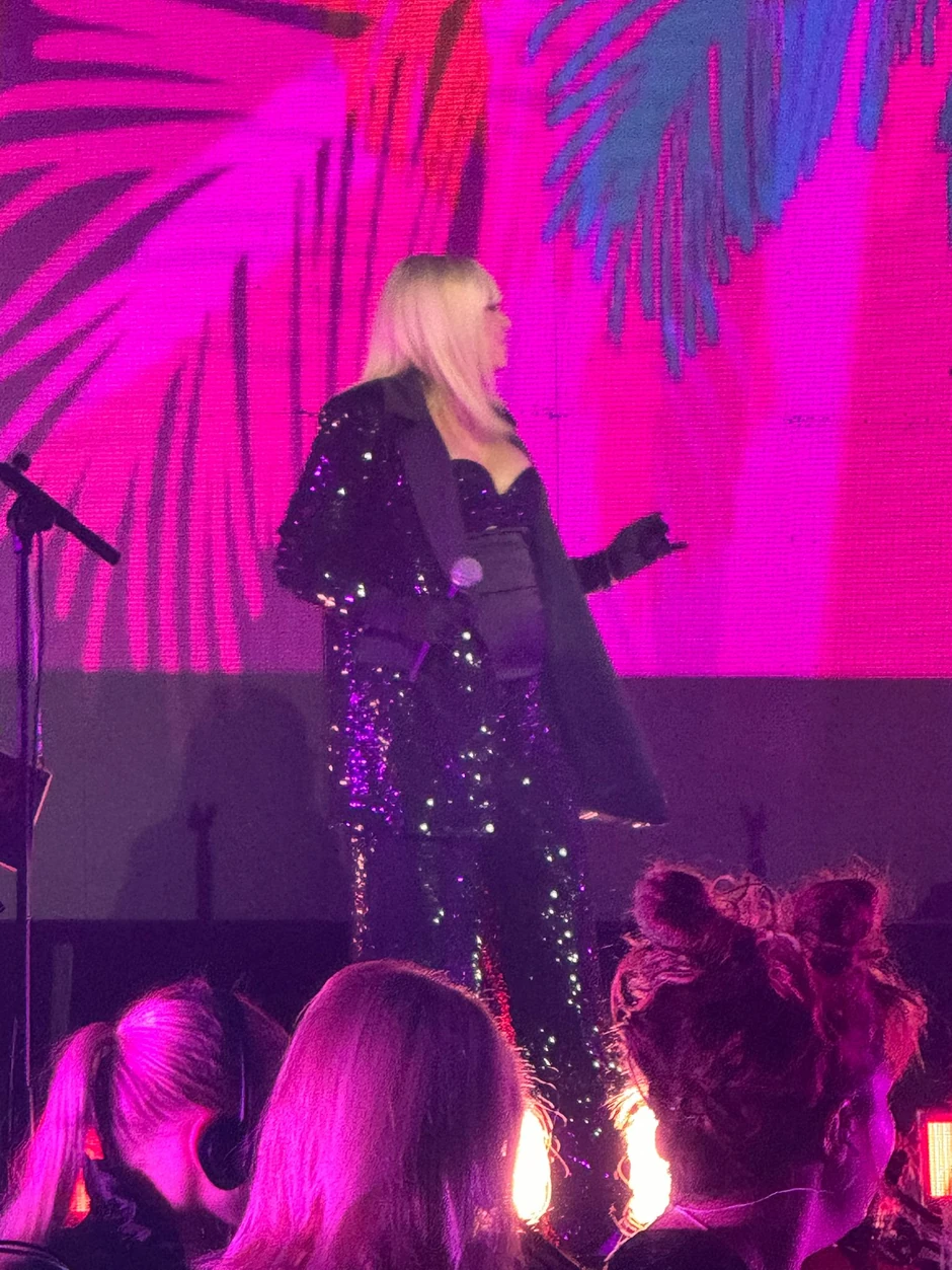 Milica Todorović na koncertu Emine Jahović