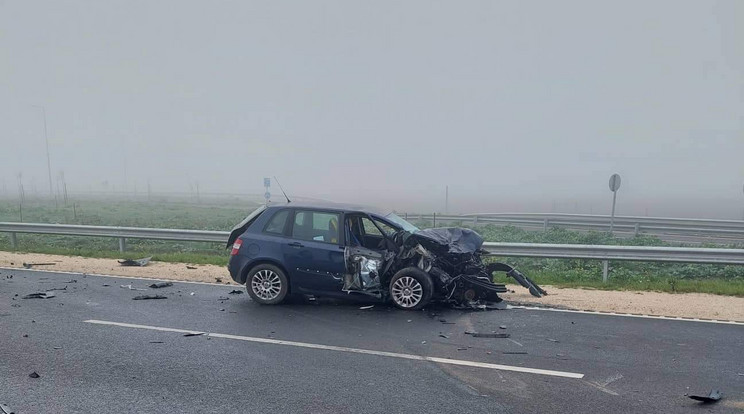 Forgalommal szemben hajtott fel egy sofőr az M4-es auóútra, szörnyű balesetet okozott /Fotó: police.hu