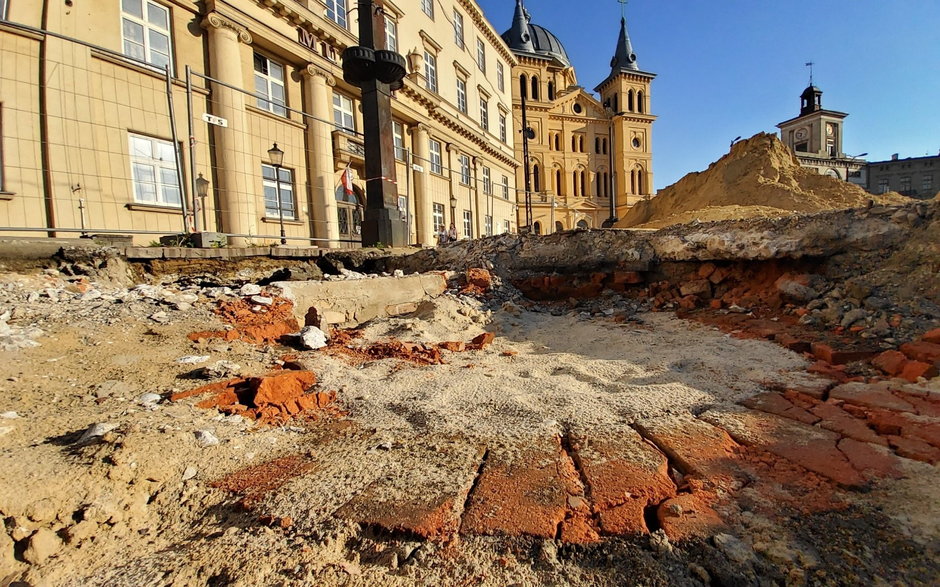 Prace archeologów na pl. Wolności